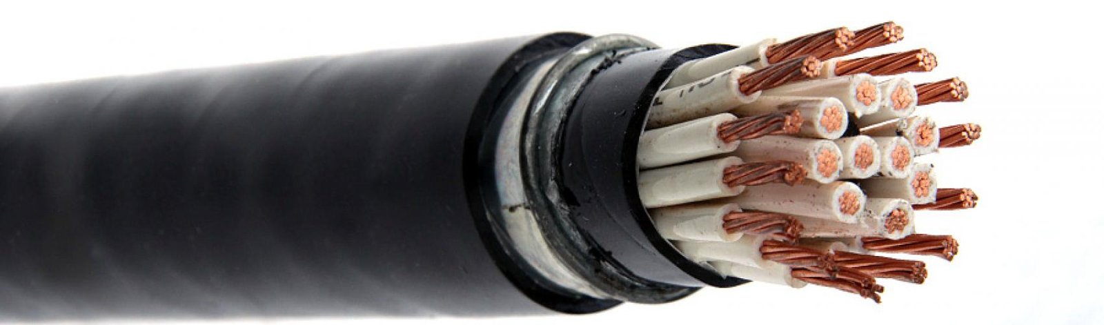 a close up of a close up of a cable with wires Kabel Metal Indonesia